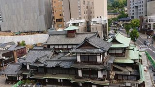 道後温泉本館を上から