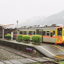 ２００１年頃の十分駅、ホームは現在の半分の長さしかなかった。