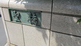 少し離れたところの側面からみるほうが雰囲気があると思いました