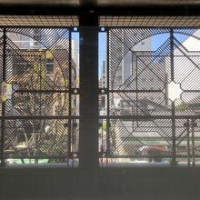 外がみえる窓があります。