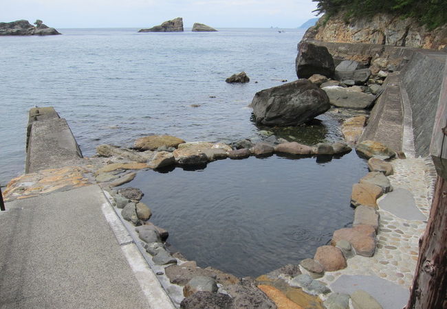 波も静かで透明度の高い海