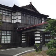 藩校跡に建つ日本最大の木造校舎