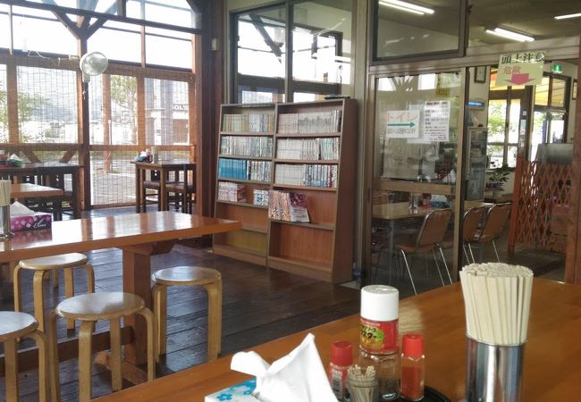 朝からやってるセルフうどん店