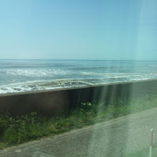 車窓に見える太平洋