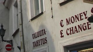 旧市街にある24時間営業のスーパーマーケット