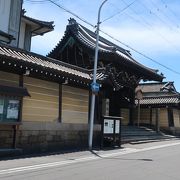 存在感があるお寺です