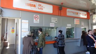 メトロカードは窓口で買う