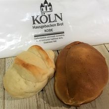 左が確かジャガイモのパンだったような。もちもちです。