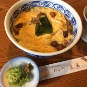 観光客でごったがえす蕎麦屋