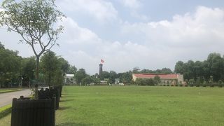 タンロン遺跡の南端にあります