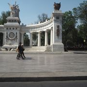 ベジャス・アルテス宮殿の横の公園