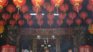 周辺のビルと一体化