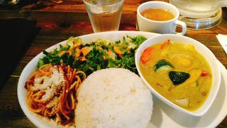 (ビストロボンテン)　スープバー付きのランチ750円(税抜)があります