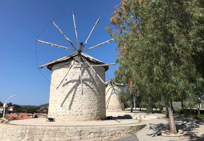 Alacati Yeldeğirmenleri Parki