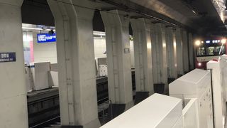 国際ターミナルから座れず