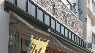 琴平にあるはちみつ専門店