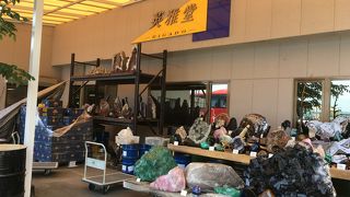 健康シーツと枕カバーの販売がメインの宝石店