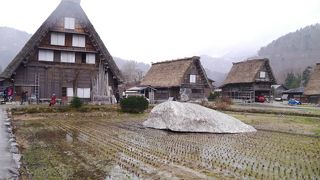 早春の白川郷。