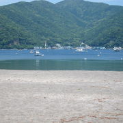 綺麗な海水、美しい浜、そして松林がとても印象的な自然の公園