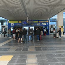 空港への入口
