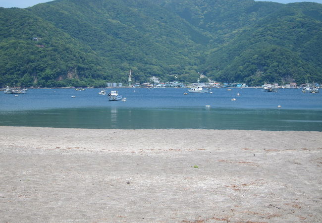 綺麗な海水、美しい浜、そして松林がとても印象的な自然の公園