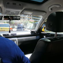 ボッタくりの悪いタクシーもいますので、ご注意下さい