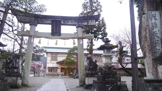 まちはずれに。