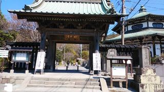 奥行のある立派なお寺