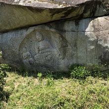 山道の途中で見つけた石仏のひとつ