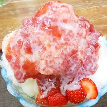 つぶつぶいちごのかき氷