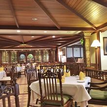 落ち着いた店内