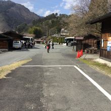 妻籠停留所に停車の観光バス