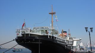 重要文化財・近代化産業遺産に認定されているアールデコの船内内装は必見です