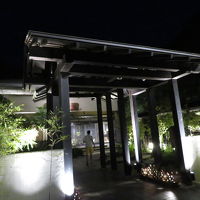 チェックインと食事、温泉は」こちら本館で