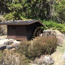 馬籠峠の手前にある水車小屋