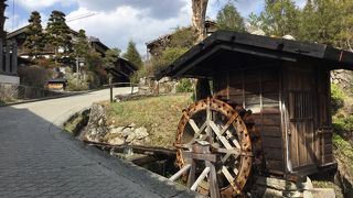 妻籠には説明板があったが馬籠には水車があった