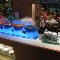 朝食レストラン。握りずし、みそ汁などもありました。