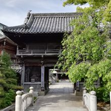 恩山寺から徒歩1時間10分で立江寺の仁王門に着きました