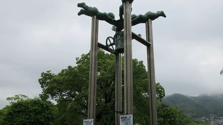 支柱には原爆の絵とその説明文がはられていました。