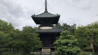 仁王門入って左手