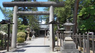 上杉神社よりも人気が高そうな六祭神