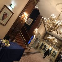 シャンデリアが光る