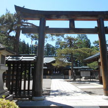 拝殿前だけでも広い