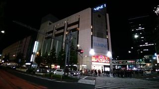 衣料品・アクセサリーの店が多く、女性には大人気