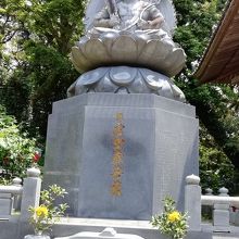 虚空蔵菩薩坐像です