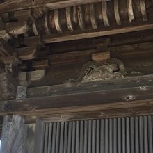 彩色はありませんが彫り物が良く見えます