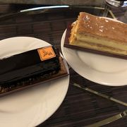 さすがショコラティエ、チョコケーキも美味。