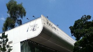 小さなお店が沢山並んでいる