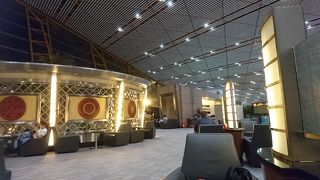 機内食に期待できないので、ここでがっつり