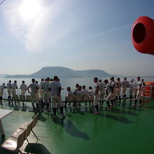 尽誠学園の野球部員達が同乗、小豆島に練習試合で行くらしい